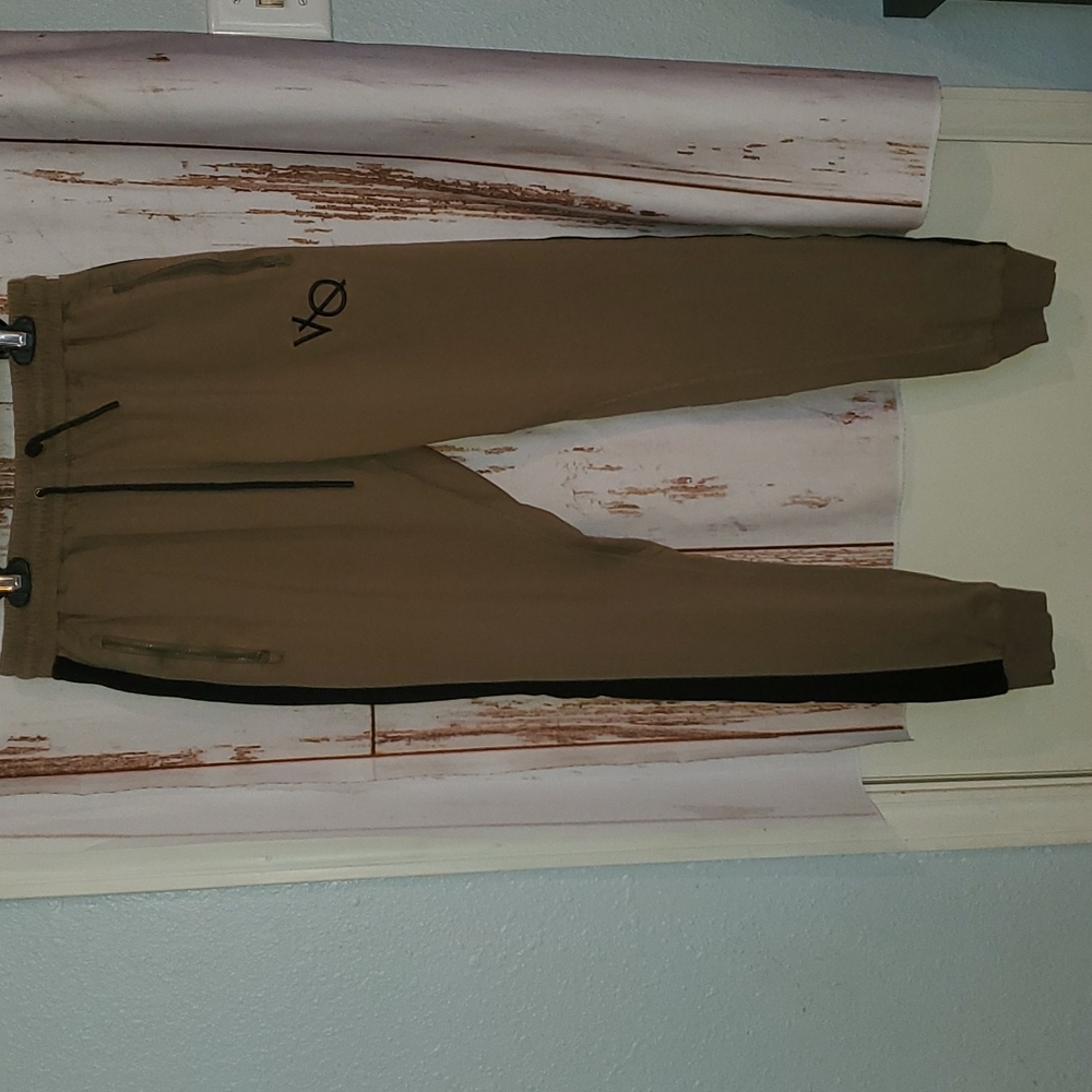 Men's Vanquish Fitness Apparel Jogger Pants. Size L